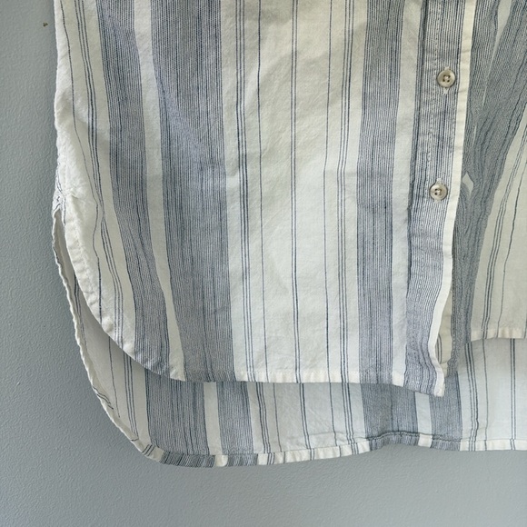 Sleeveless Button Down Tunic Size Small - Picture 5 of 6